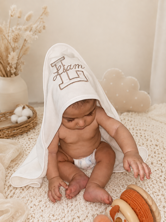 Toalla con capucha y aplique personalizado