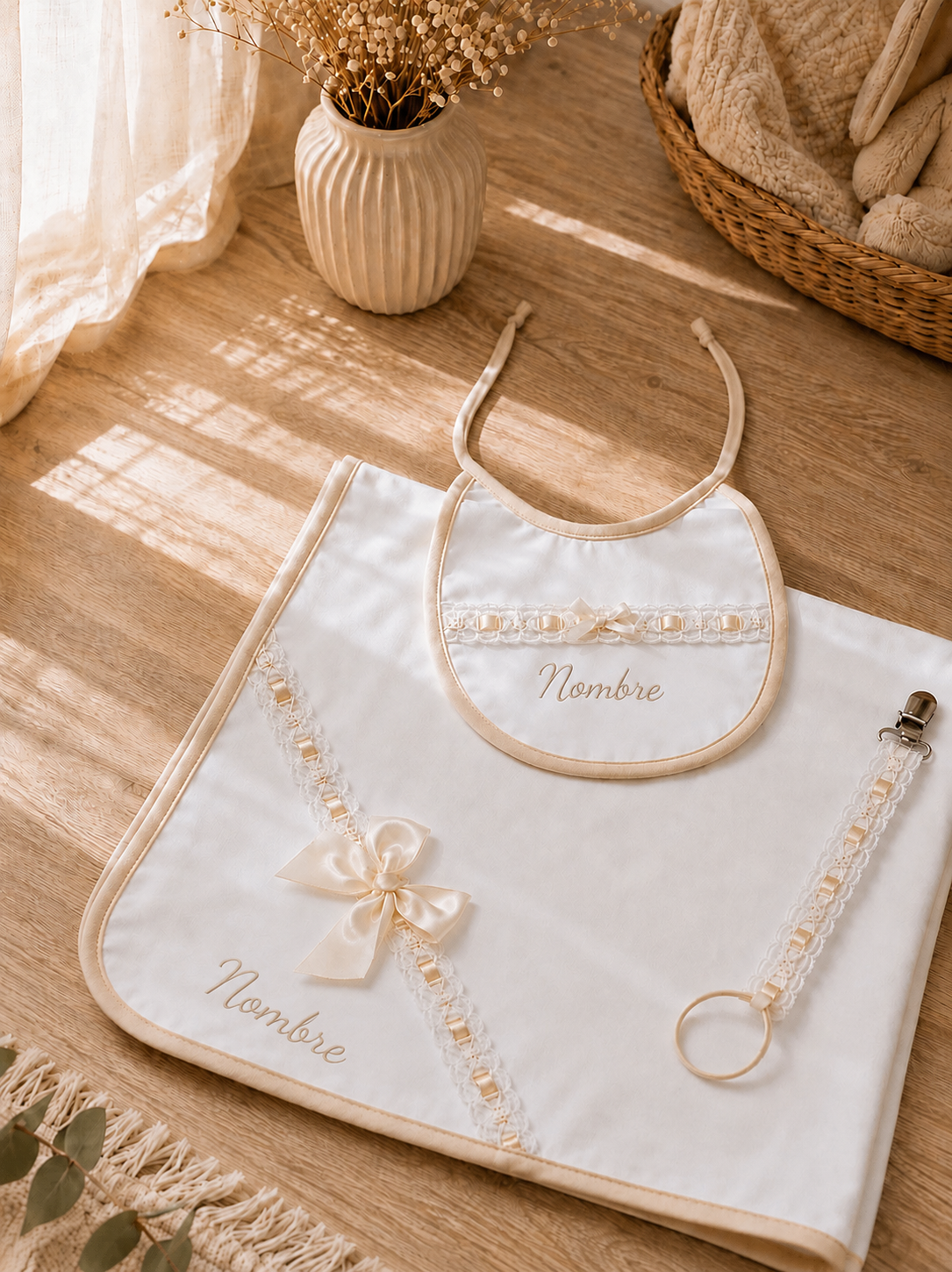 Set de Mantita Fina, Babero y Chupetero para Bebé
